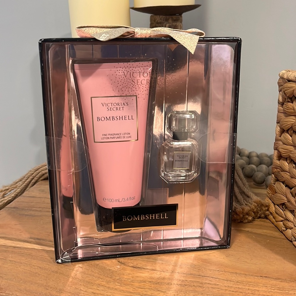 Victoria’s Secret Bombshell lotion and perfume gift set